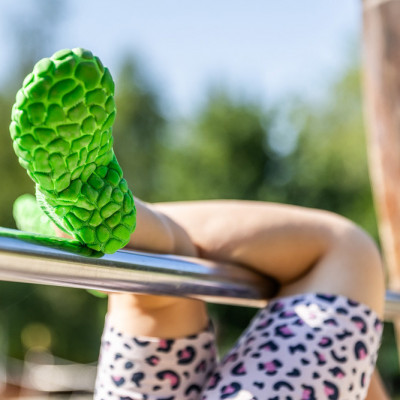 Juniorské zelené ponožkoboty - s pruhy