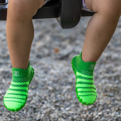 Juniorské zelené ponožkoboty - s pruhy